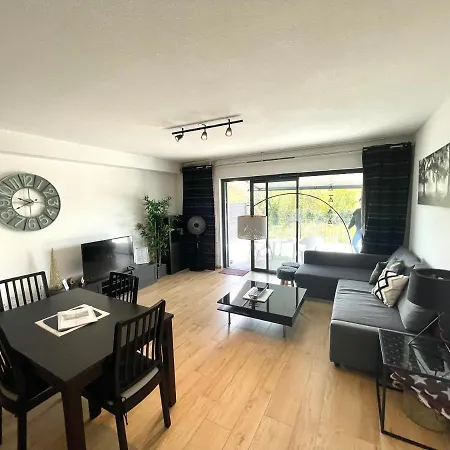 Magnifique 2 Pièces, équipé, Terrasse Privée Appartement *